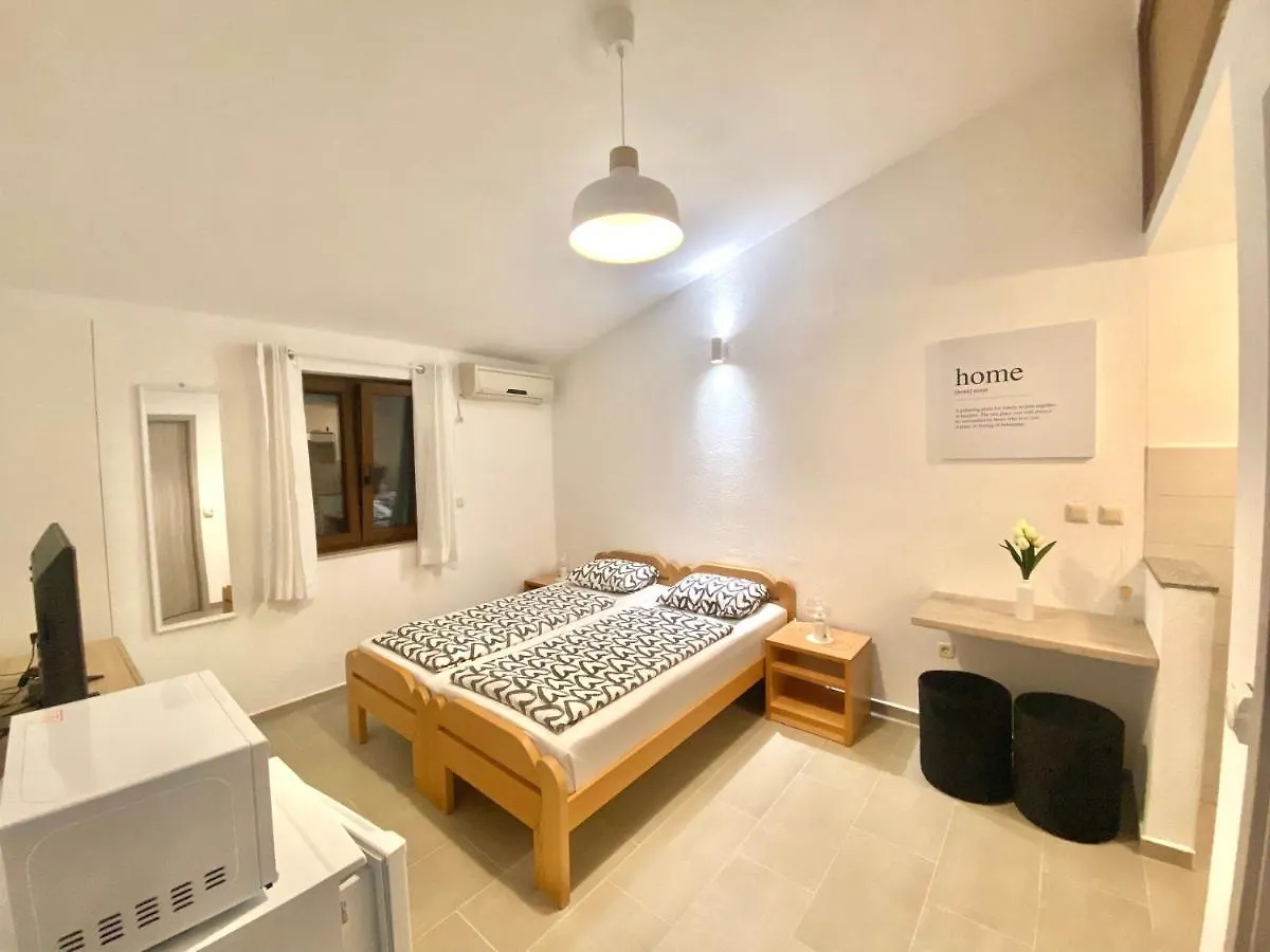 Homestay Ela I Gabi Apartment Omisalj