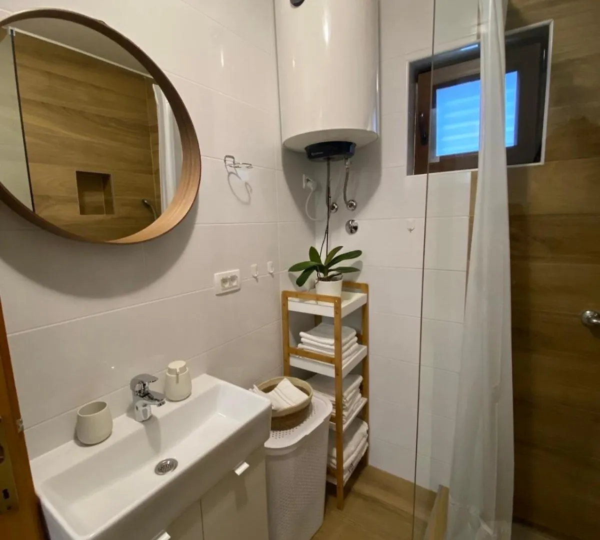 Homestay Ela I Gabi Apartment Omisalj