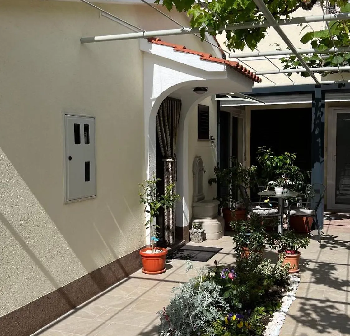 Ela I Gabi Apartment Omisalj 0*,  Croatia
