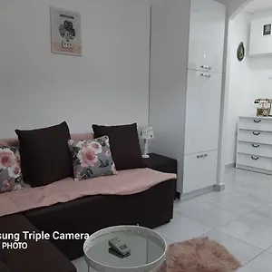 Debby Apartman