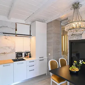  Apartment Good Time