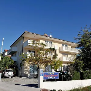apartmani-trogir.hotels-in-trogir.com/